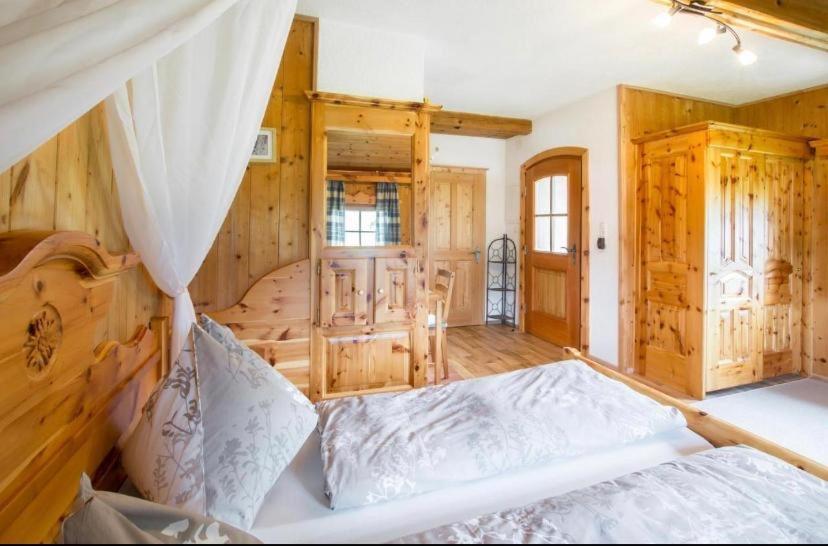 Hauslhof Bed & Breakfast *